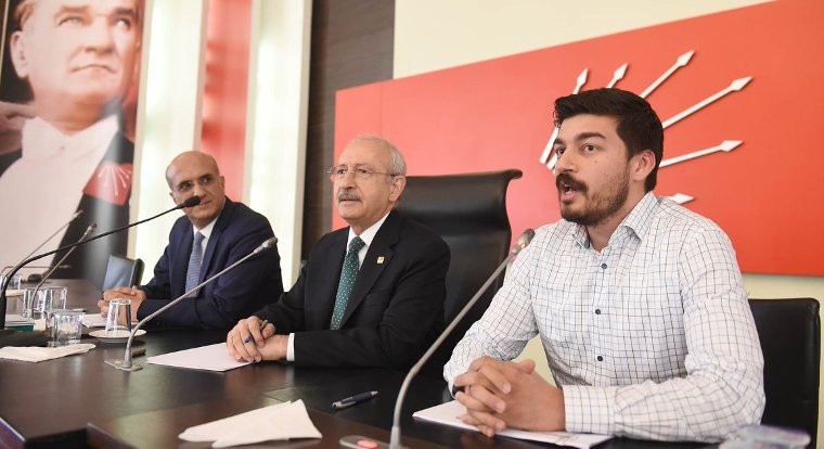 Kılıçdaroğlu gençlere 'sürpriz' yaptı