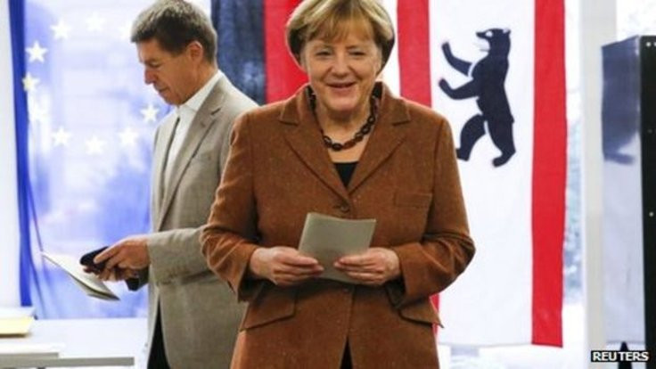 Merkel kazandı, SPD'li başbakan istifa etti