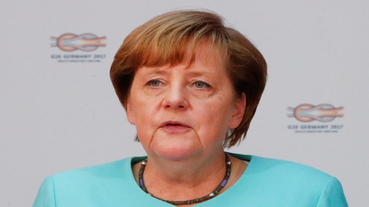 Merkel: En büyük isteğim Yücel'in tahliyesi