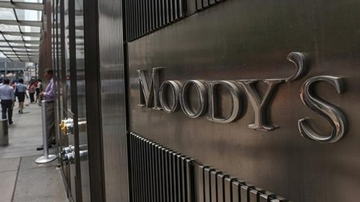 Moody’s kredi notunu düşürdü