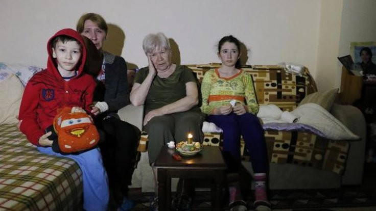 Ukraynalı aileye elektrik yok