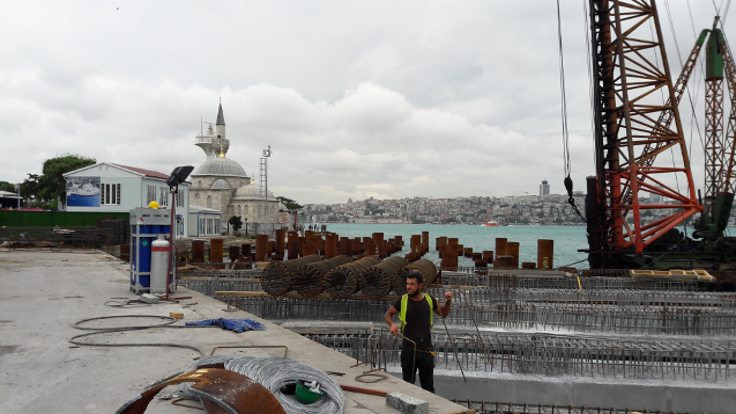Mimar Sinan eseri Kuşkonmaz Camisi'nin yanına beton kazık!