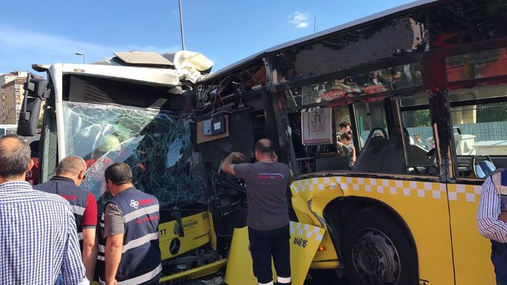 İki metrobüs çarpıştı: 3'ü ağır 29 yaralı
