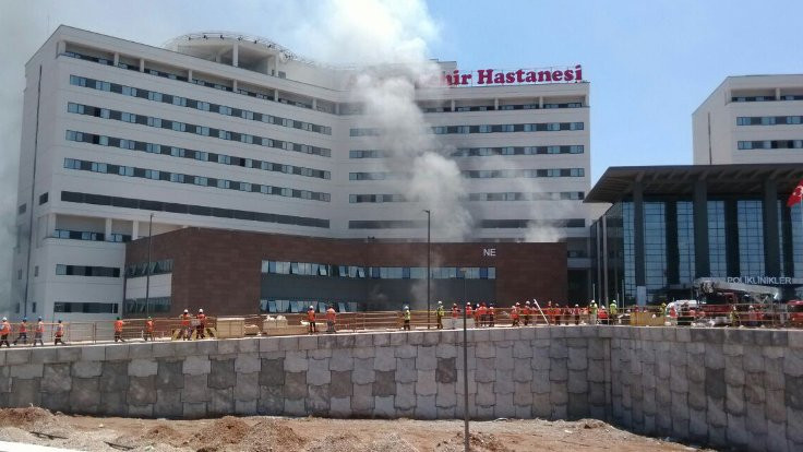 Adana Şehir Hastanesi inşaatında yangın