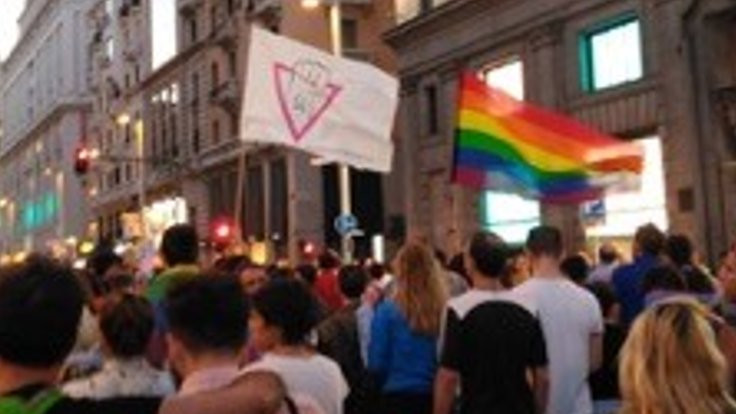 Madrid'de alternatif onur yürüyüşü