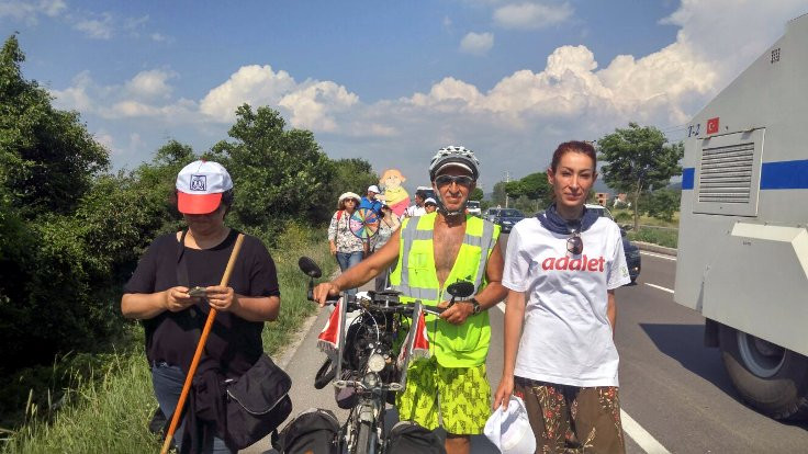 'Adalet Yürüyüşü'ndeki bisikletli: Kılıçdaroğlu Amerika dese giderim