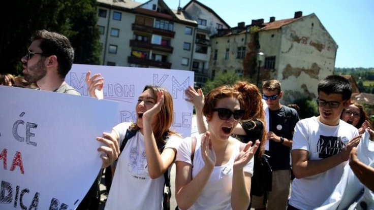 Bosna Hersek'te öğrenci eylemi: Etnik eğitim istemiyoruz