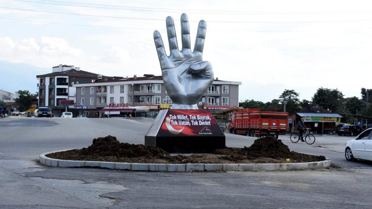 Rabia heykeline ülkücü tepki: Türk'ün sembolü bozkurttur