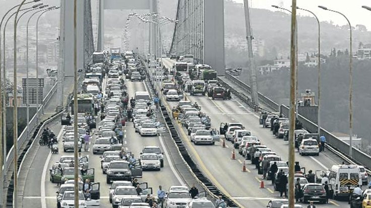 Köprüde trafik yoğunluğu