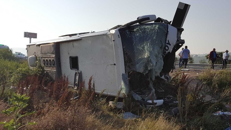 Susurluk'ta yolcu otobüsü devrildi: 1 ölü 47 yaralı