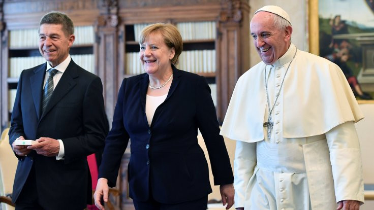 Merkel: Papa beni cesaretlendirdi