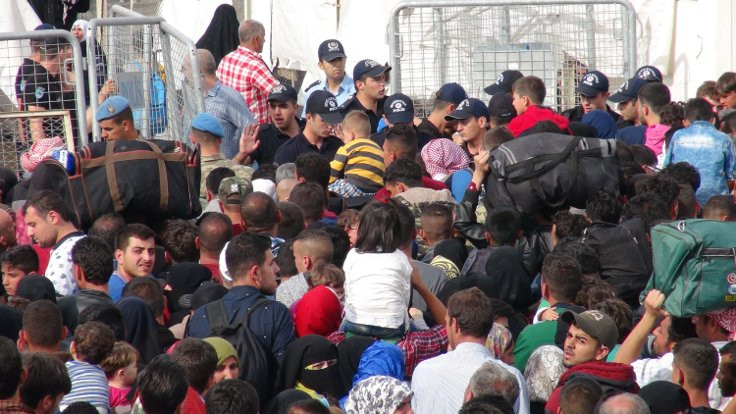 Suriye sınırında 'bayram' izdihamı