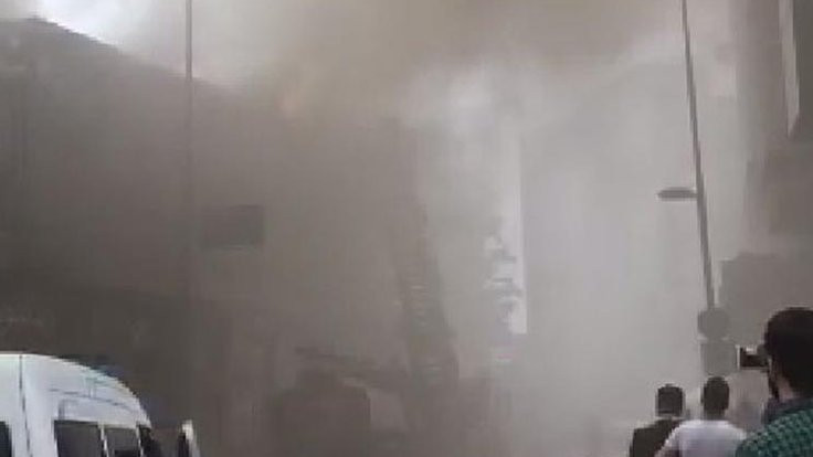 Beyoğlu'nda bir kafede yangın çıktı