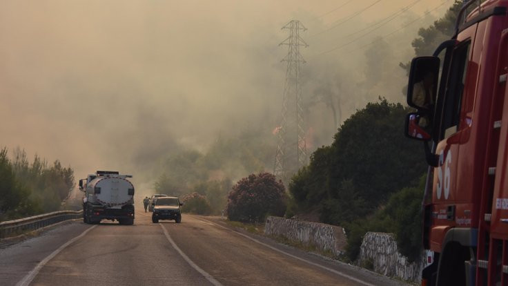 İzmir'de bir çok ilçeye elektrik ve su verilemiyor