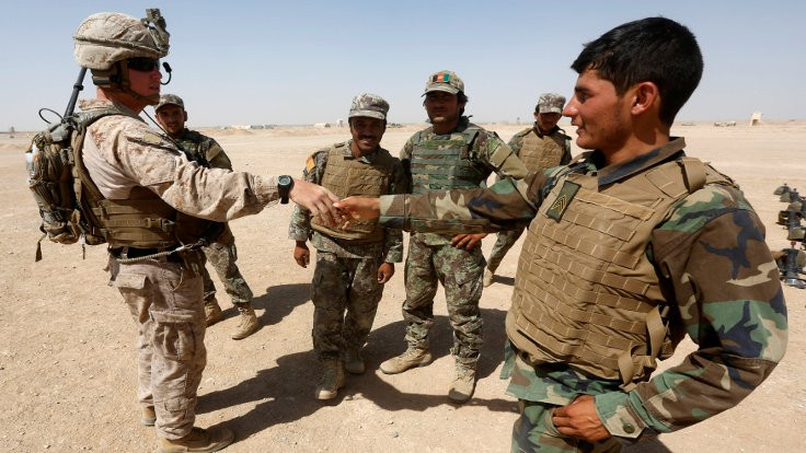 ABD Afgan polisini vurdu