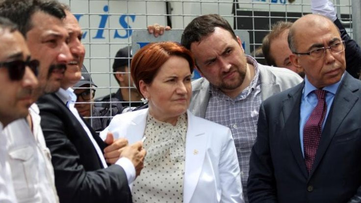 Akşener neyi bekliyor?