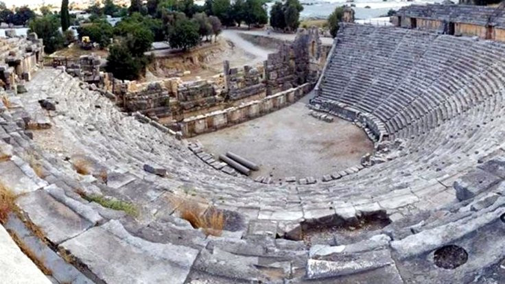 Antik tiyatroya restorasyon