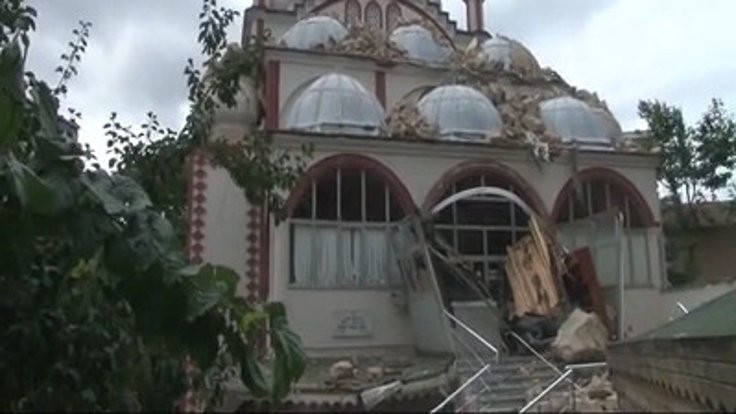 Çifte minarenin yıkıldığı an kamerada