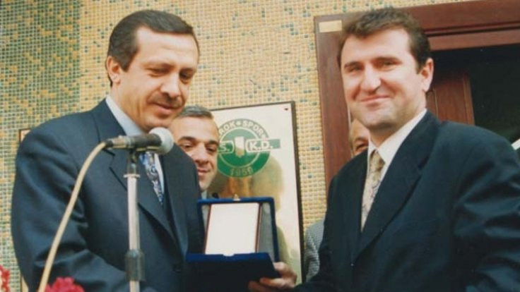 Cumhurbaşkanı Erdoğan'ın serumunu tutan Bak, Spor Bakanı oldu