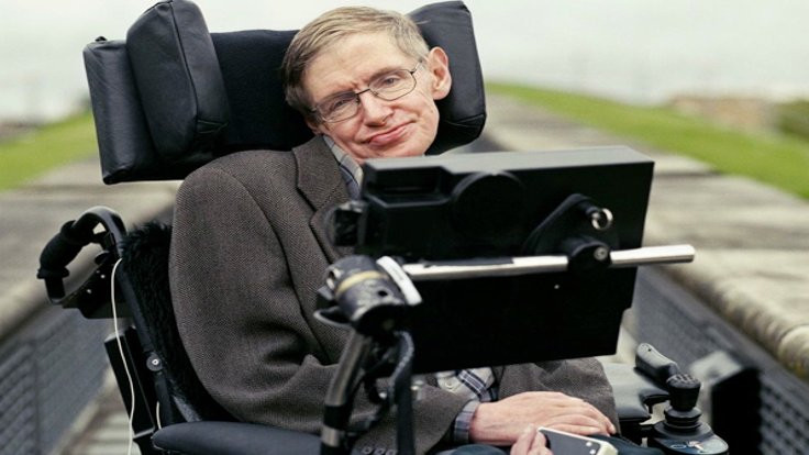 Stephen Hawking: Uzaydan mesaj gelebilir, yanıt vermeyin