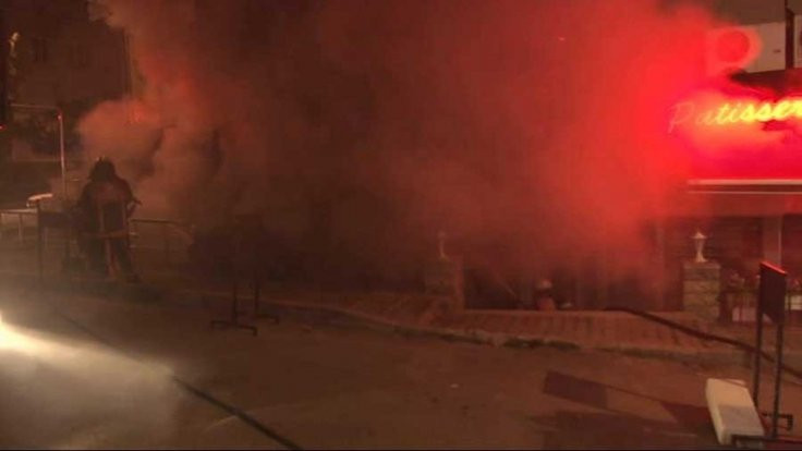 Kadıköy'de yangın: Mahalleli sokağa döküldü