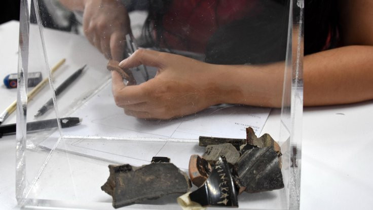 Assos'ta 2 bin yıllık kumar zarı bulundu