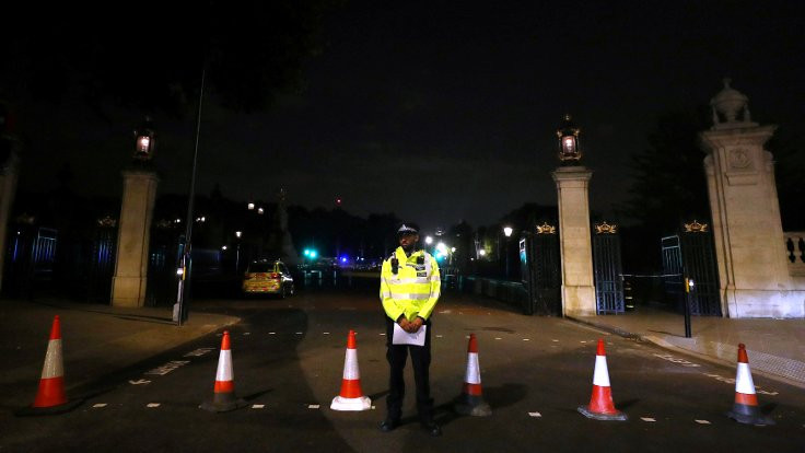 Buckingham Sarayı'nda bıçaklı saldırı