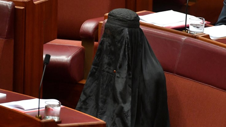 Senato'da burkalı eylem