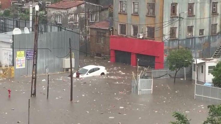 İstanbul'da kuvvetli yağış ve fırtına