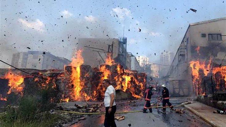Halkalı'da fabrika yanıyor