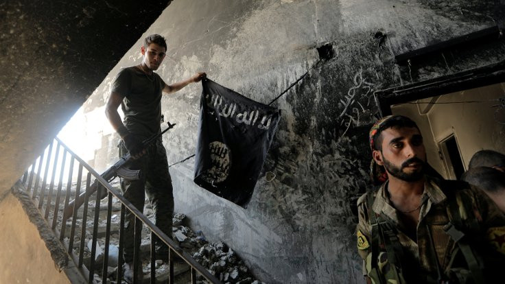 SDG IŞİD'in komuta merkezini ele geçirdi