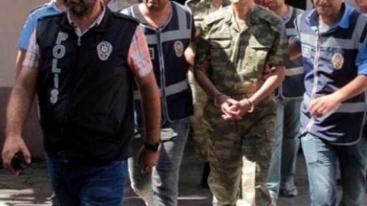 İstanbul'da 19 askere gözaltı