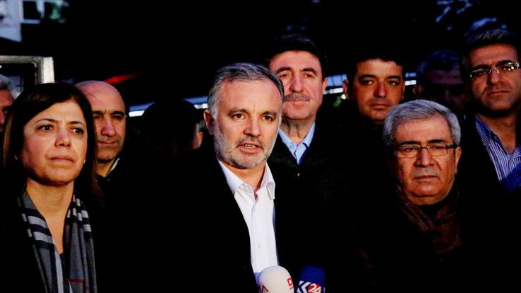 HDP milletvekili Ayhan Bilgen tahliye edildi