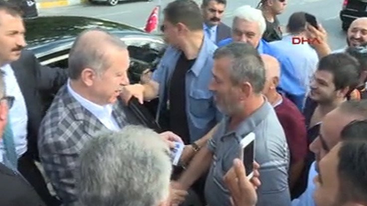 Erdoğan taksicinin sigarasını gördü: Bak bak bak...