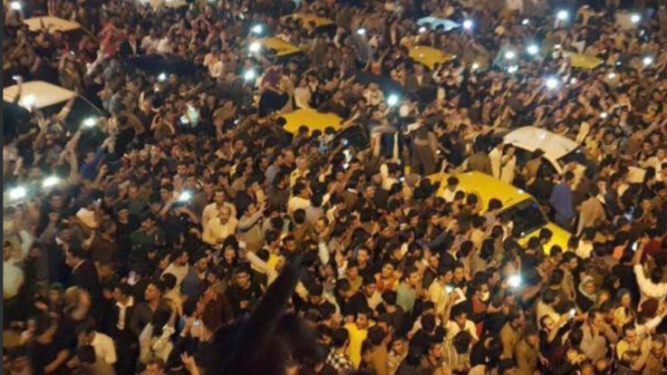 İranlı Kürtler referandumu sokaklarda kutladı