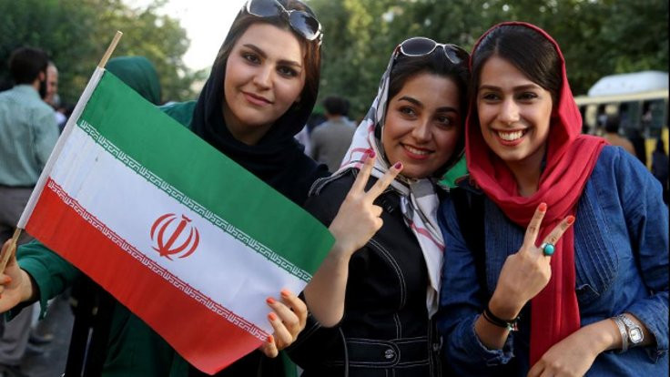 İranlı kadınların futbol heyecanı kısa sürdü: Reform değil teknik hata!
