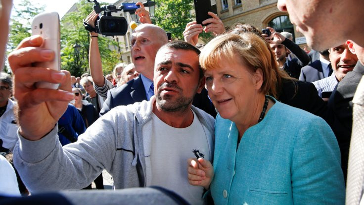 Merkel'den Türkiye vatandaşlarına seyahat çağrısı: Bizde gazeteci tutuklanmıyor