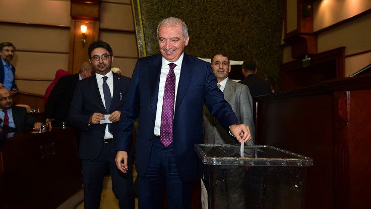 Mevlüt Uysal, İstanbul Büyükşehir Belediyesi'nin yeni başkanı seçildi