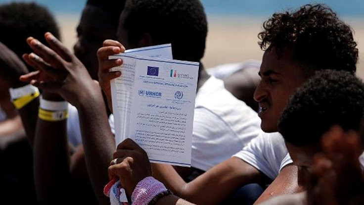 İtalya'da sığınmacılar için ırkçı teklif: Elektronik bileklik takılsın