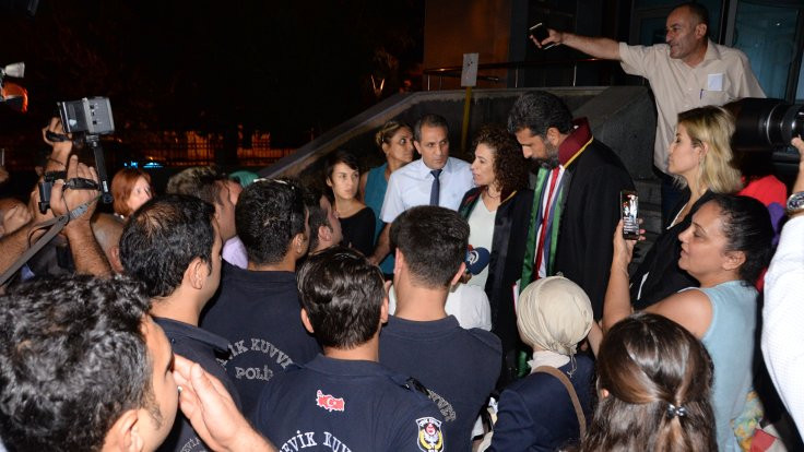 Özgecan Aslan'ın ailesi ve avukatının açıklamasına izin verilmedi