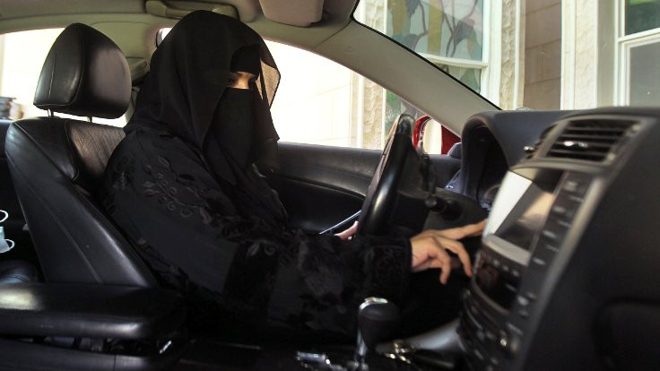 Suudi Arabistan'da kadın şoför övgüsü!