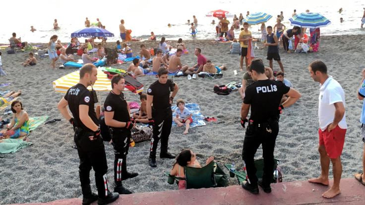 Polisten plajda bira içen iki kadın doktora ceza