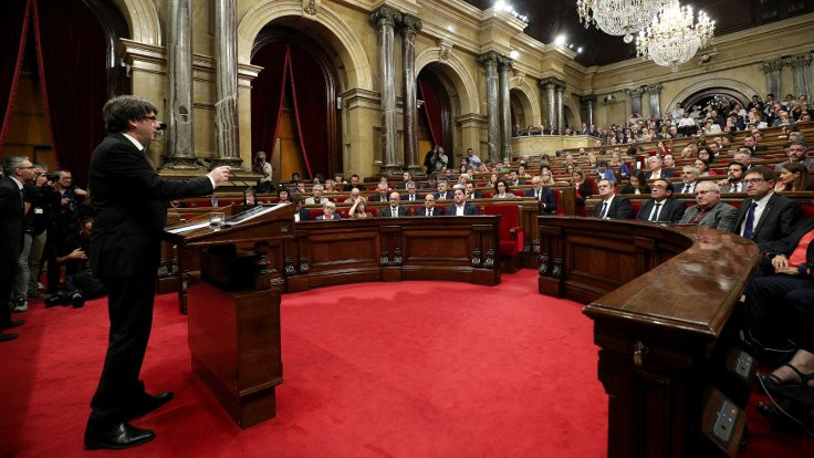 Katalonya Başkanı Puigdemont: Müzakere için bağımsızlık talebini ertelemeliyiz