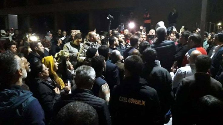 Ankara Büyükşehir Belediyesi önünde protesto