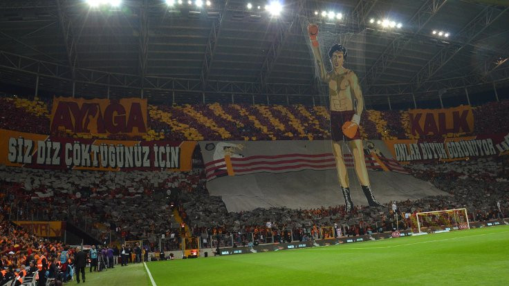 Galatasaray tribününde açılan pankart için iki başmüfettiş görevlendirildi