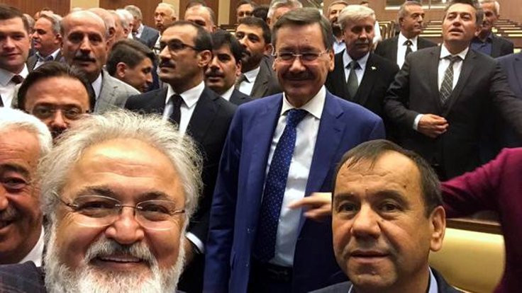 Gökçek, AK Partili Meclis üyeleri ile vedalaştı