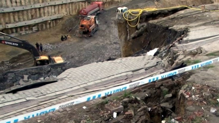 Esenyurt'ta belediye inşaatı çöktü, 12 bina boşaltıldı