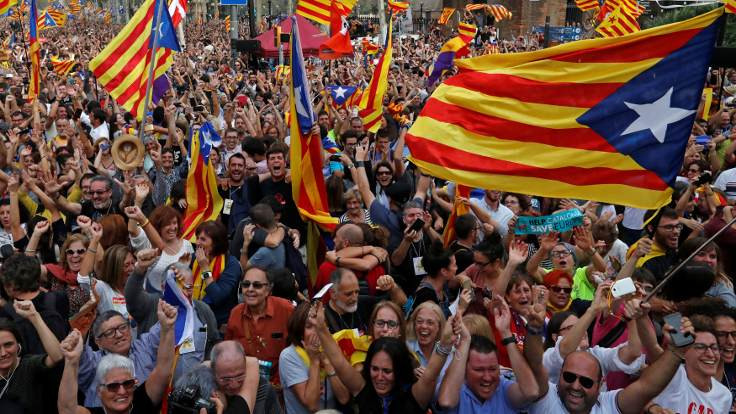 Katalan parlamentosu bağımsızlık ilan etti