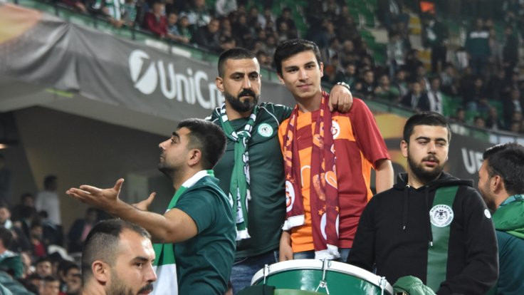 Saldırıya uğrayan Galatasaray taraftarı, Konyaspor tribününde maç izledi