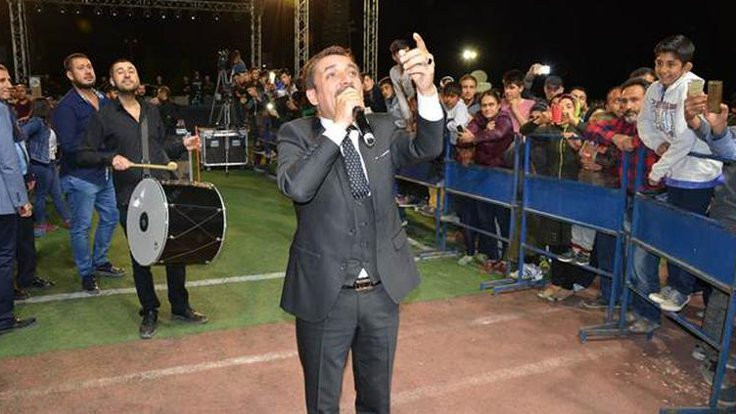 Latif Doğan konserinde biber gazı